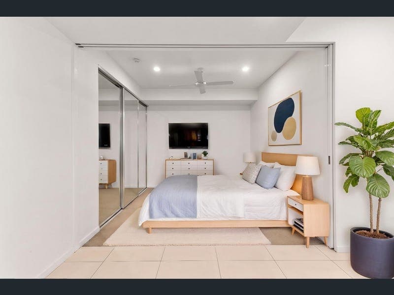 30608/24 Stratton Street, Newstead — photo 1 of 5