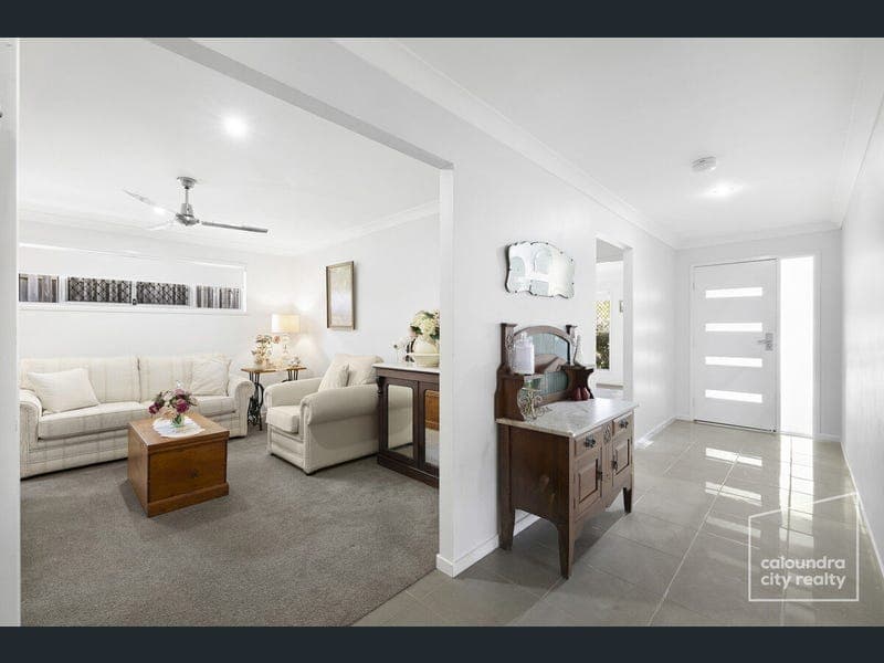 3 Riverstone Crescent, Little Mountain — photo 1 of 5