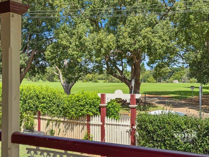 37a Godsall Street, East Toowoomba — photo 1 of 5