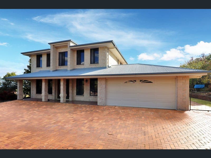 24 Fairway Crescent, Stanthorpe — photo 1 of 5