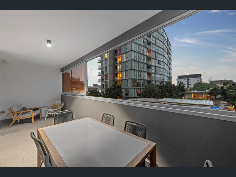 410/70 Longland Street, Newstead — photo 1 of 5