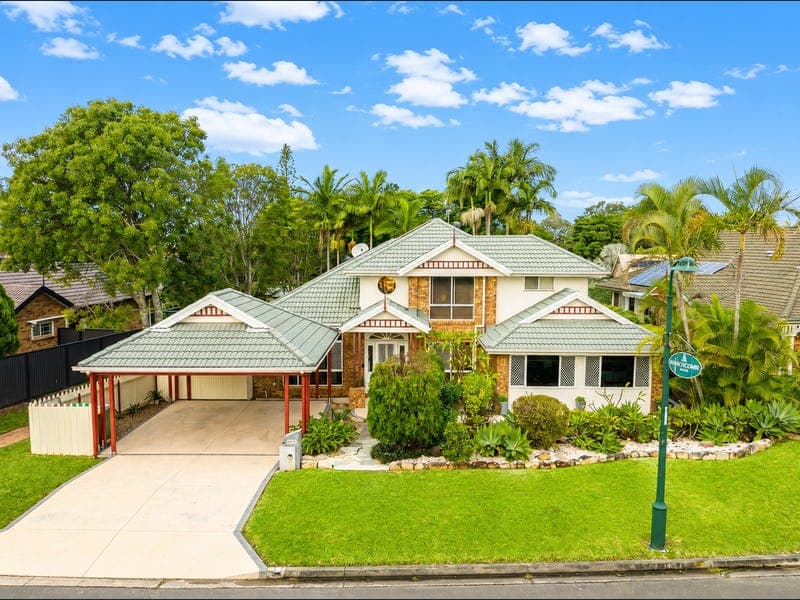 17 Castle Hill Drive, Murrumba Downs — photo 1 of 5