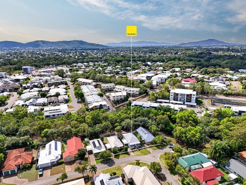 12 Honeyeater Circuit, Douglas — photo 1 of 5