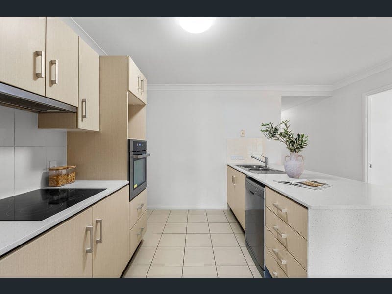 24 Haig Street, Wynnum West — photo 1 of 5
