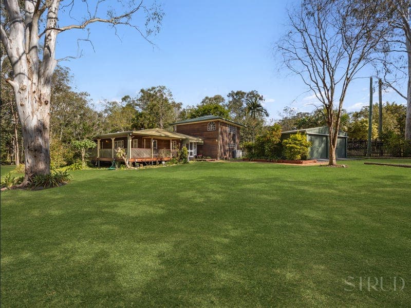 9 Fawkner Crescent, Barellan Point — photo 1 of 5