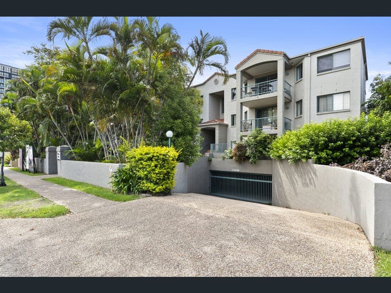 8/37 Meron Street, Southport — photo 1 of 5