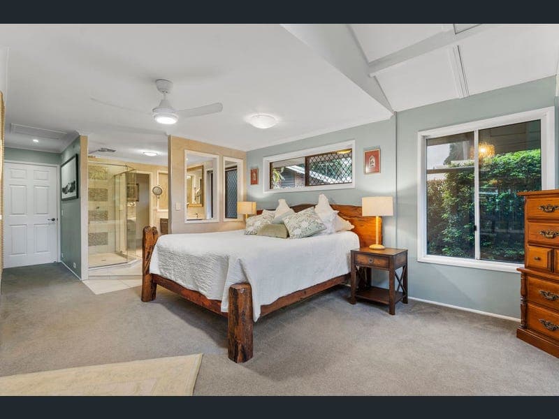 24 Yarraowee Drive, Nerang — photo 1 of 5