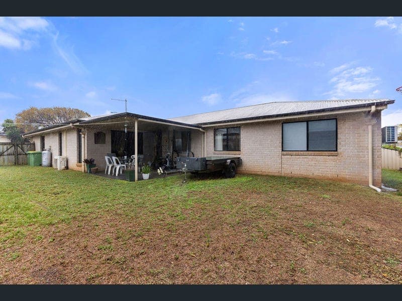 14 Patron Crescent, Glenvale — photo 1 of 5