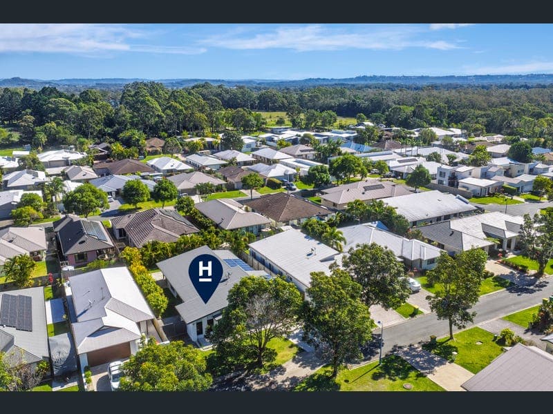 8 Silkpod Street, Meridan Plains — photo 1 of 5