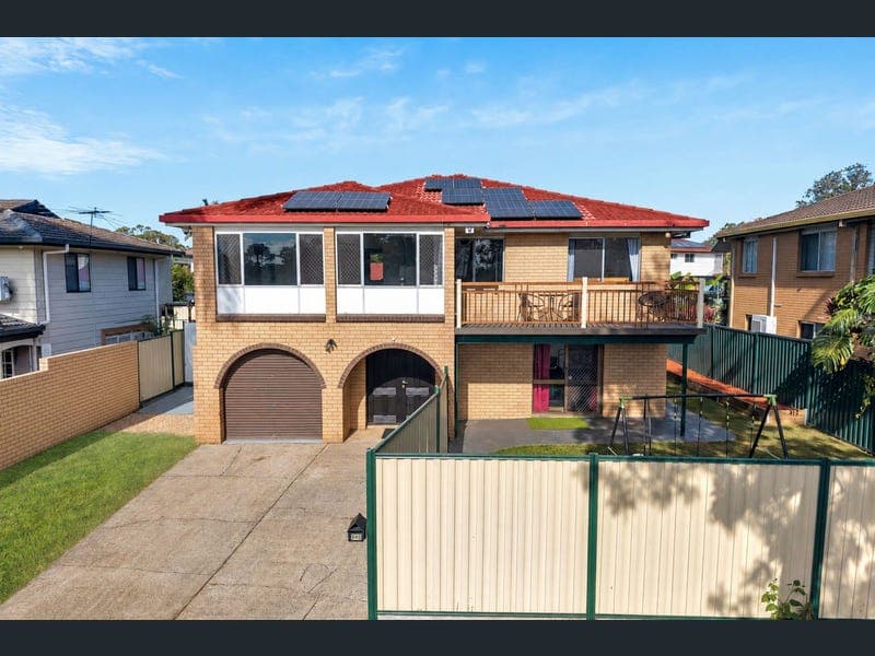 945 Beenleigh Road, Runcorn — photo 1 of 5