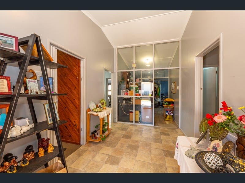 9 Redmond Street, Avenell Heights — photo 1 of 5
