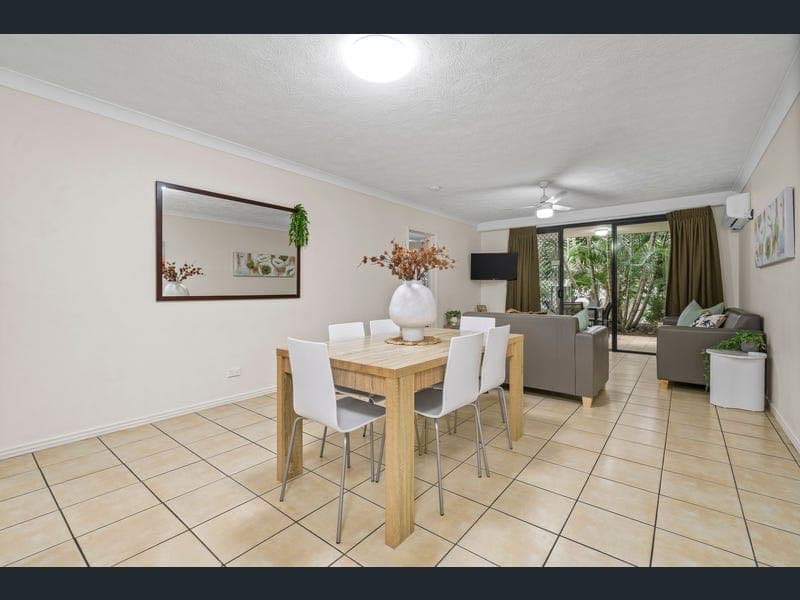 235/2360 Gold Coast Highway, Mermaid Beach — photo 1 of 5
