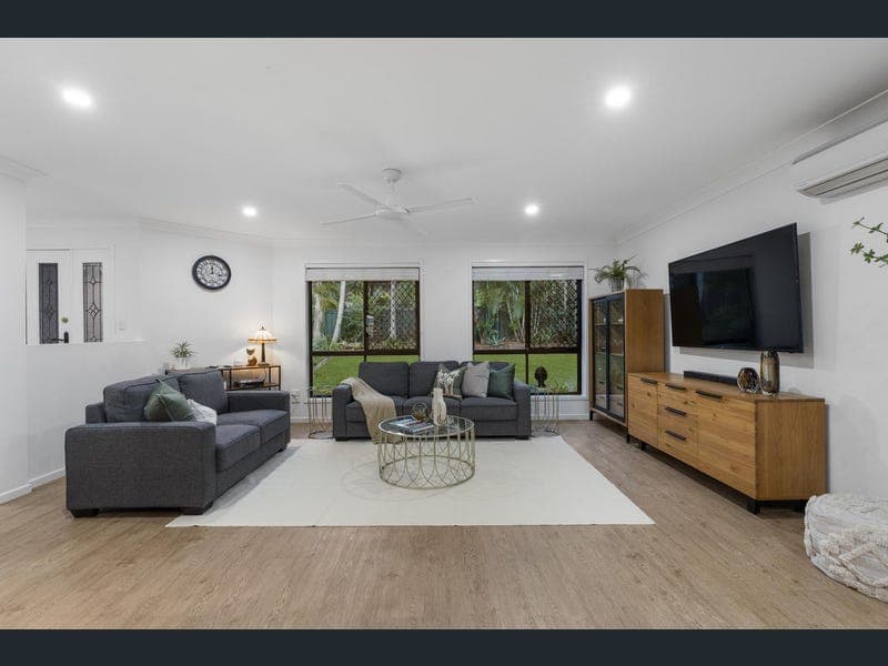 43 Chesterfield Crescent, Kuraby — photo 1 of 5