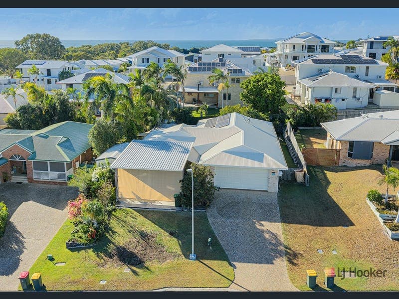 7 Geoffrey Thomas Drive, Tannum Sands — photo 1 of 5
