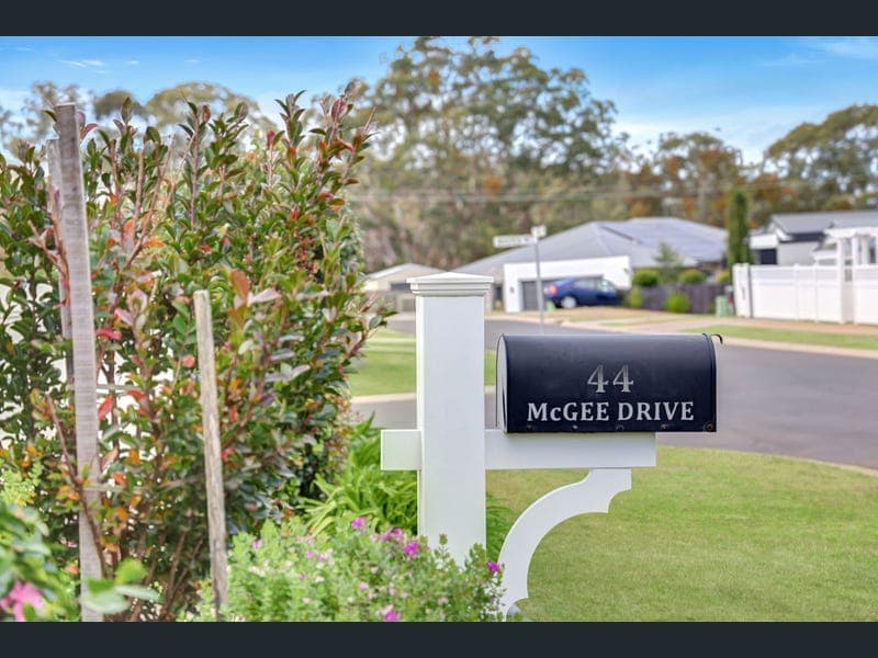 2/44 McGee Drive, Kearneys Spring — photo 1 of 5