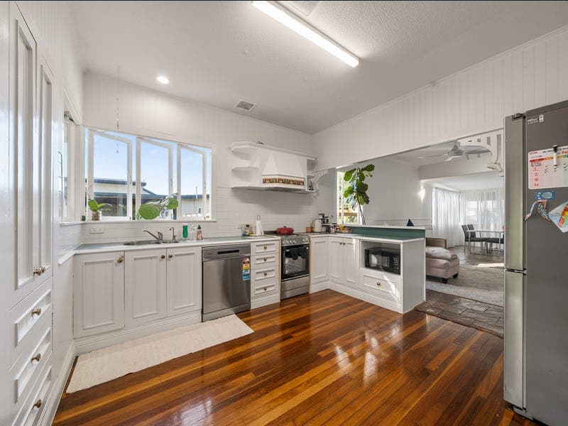 37 Lucas Street, Scarborough — photo 1 of 5