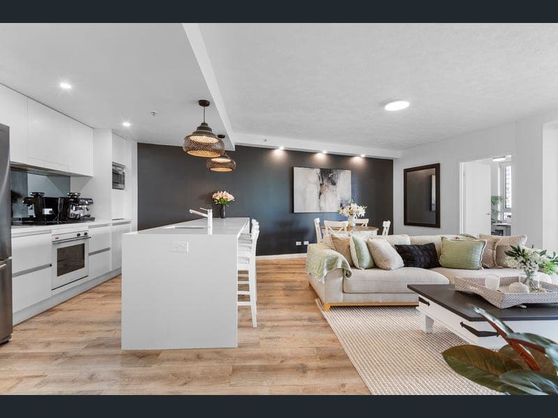 305/18 Fern Street, Surfers Paradise — photo 1 of 5