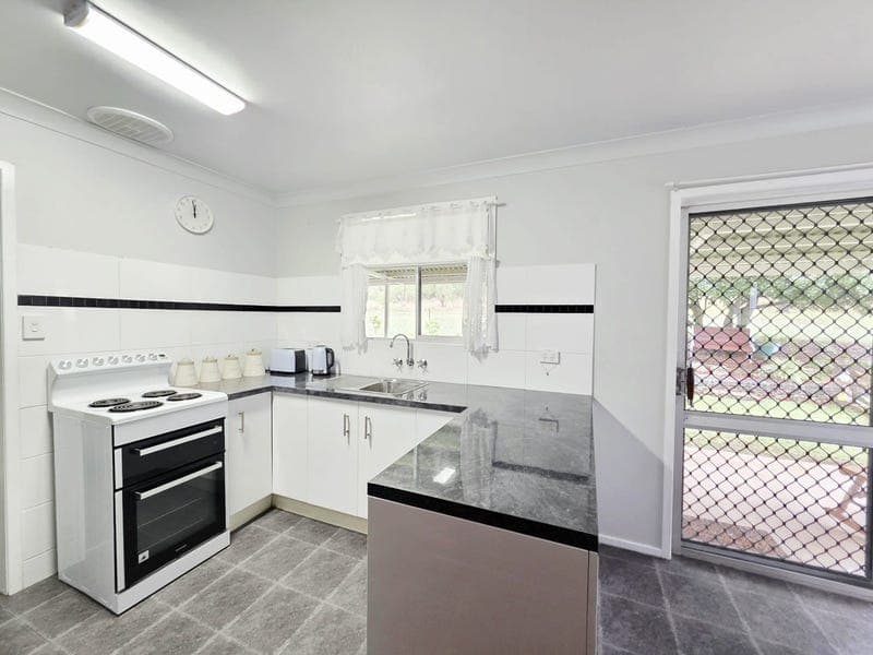 32 Railway Terrace, Crows Nest — photo 1 of 5