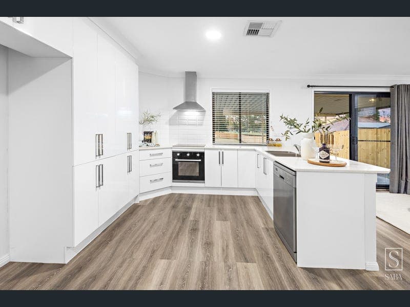 481 Sumners Road, Riverhills — photo 1 of 5