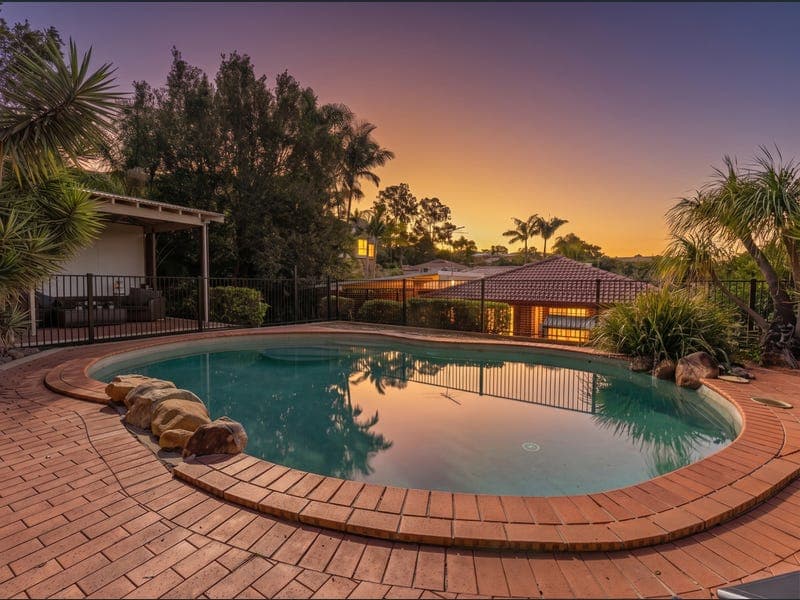 7 Howard Court, Arana Hills — photo 1 of 5