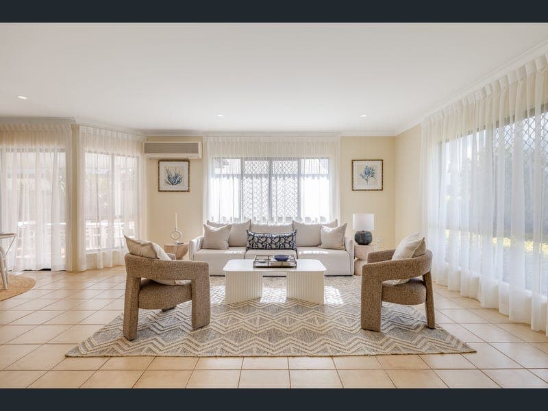 23 Banksdale Drive, Middle Ridge — photo 1 of 5