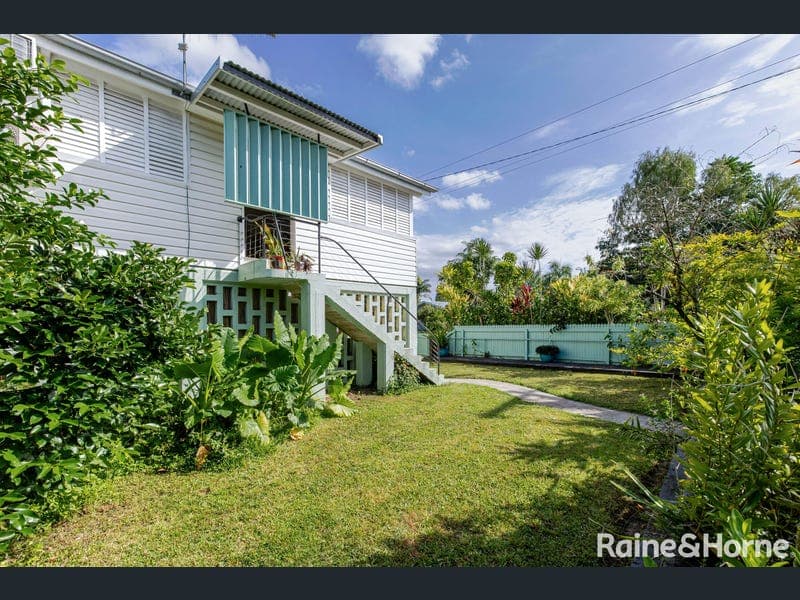 2 Mullavey Street, Mossman — photo 1 of 5