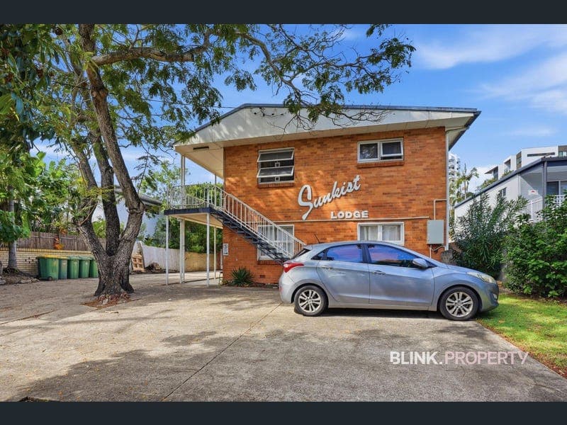 5/7 Leonard Avenue, Surfers Paradise — photo 1 of 5