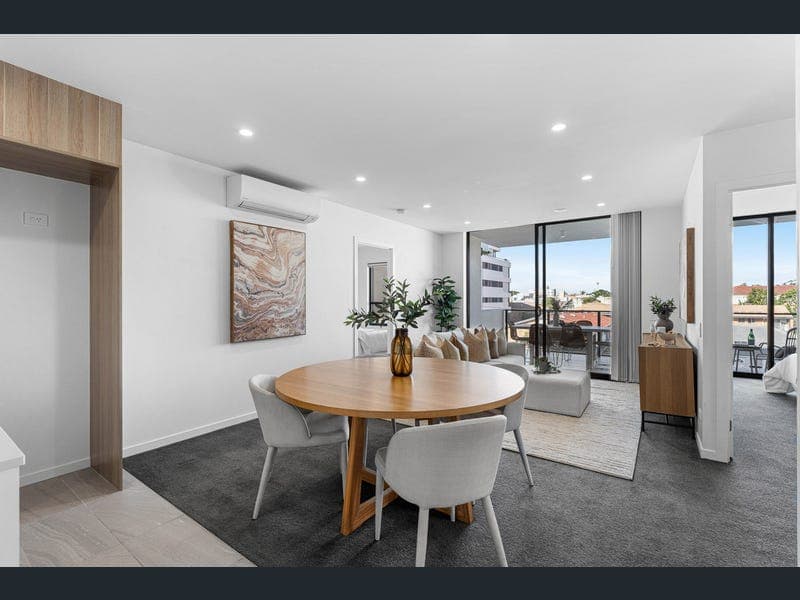2205/77 Bride Street, Wynnum — photo 1 of 5