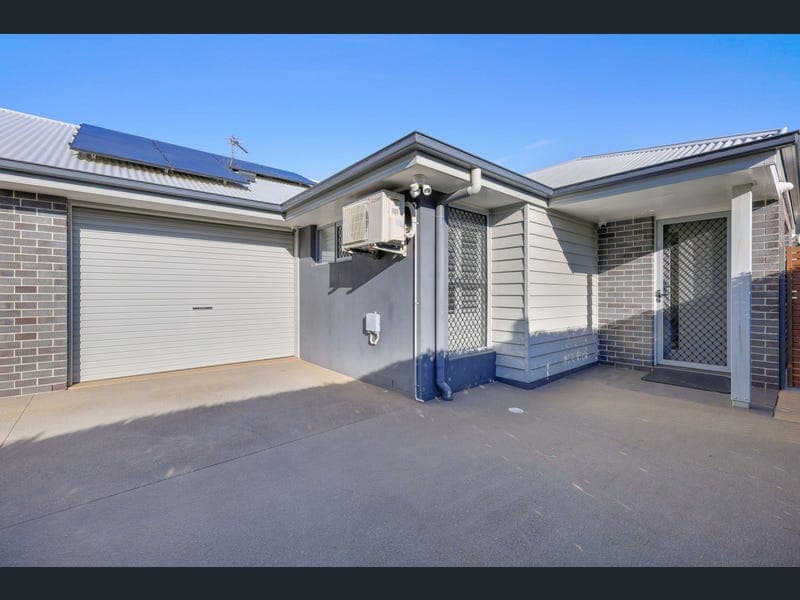 2/213 New England Highway, Harlaxton — photo 1 of 5