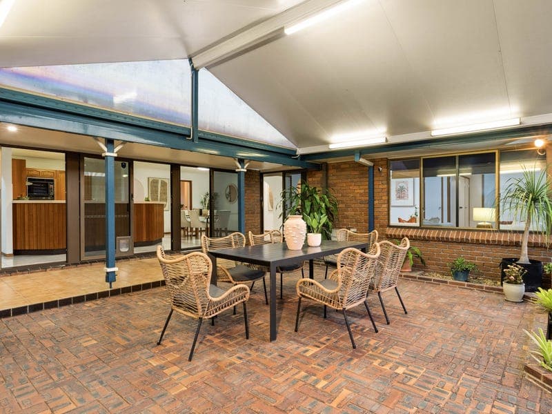 19 Eisenhower Street, Stretton — photo 1 of 5
