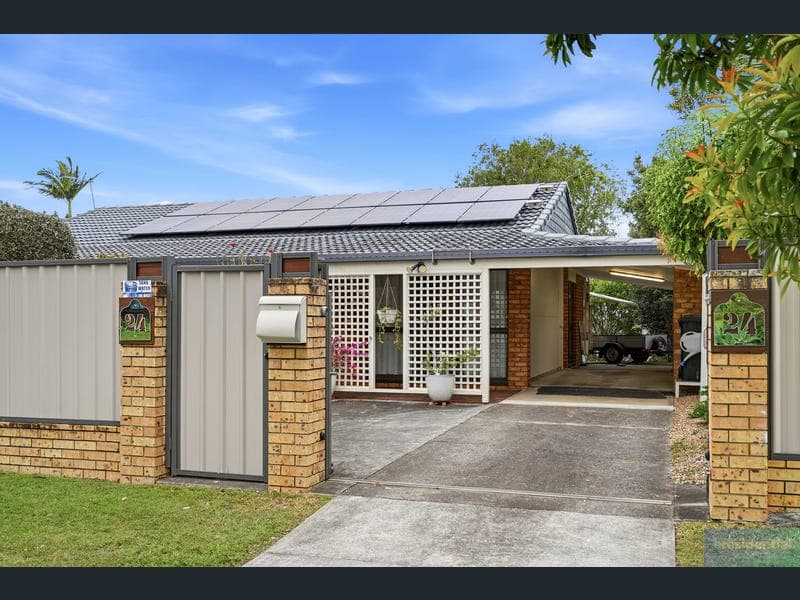 24 Yorkshire Crescent, Mount Warren Park — photo 1 of 5