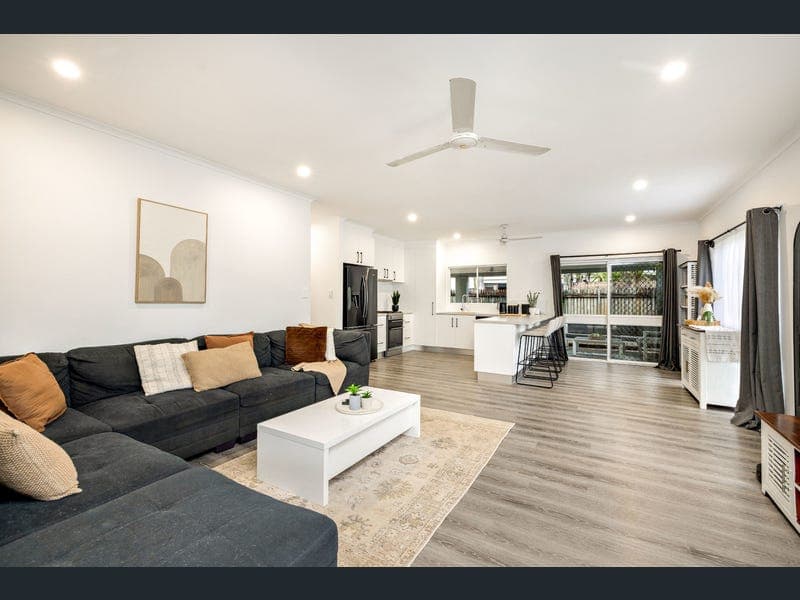 36 Magnolia Street, Holloways Beach — photo 1 of 5