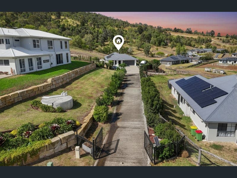 26 Mahogany Drive, Plainland — photo 1 of 5