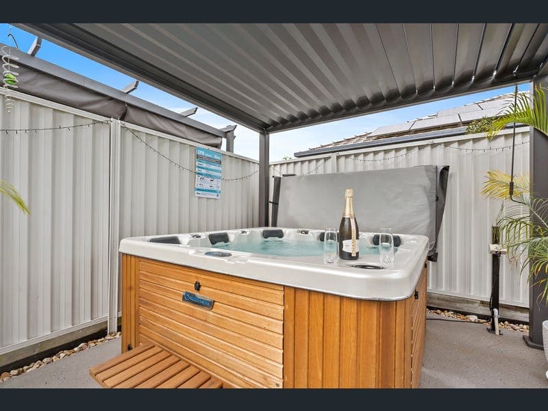 46 Callisia Crescent, Banksia Beach — photo 1 of 5