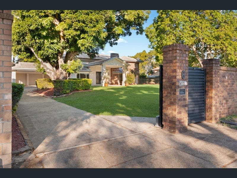 4-6 Selvage Street, Sunnybank — photo 1 of 5