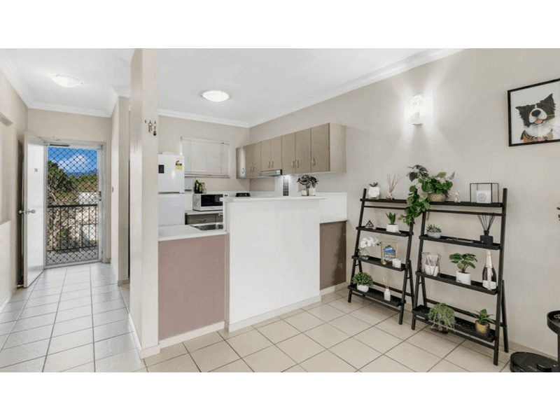 Centenary Waters/2-8 Centenary Close, Manoora — photo 1 of 5