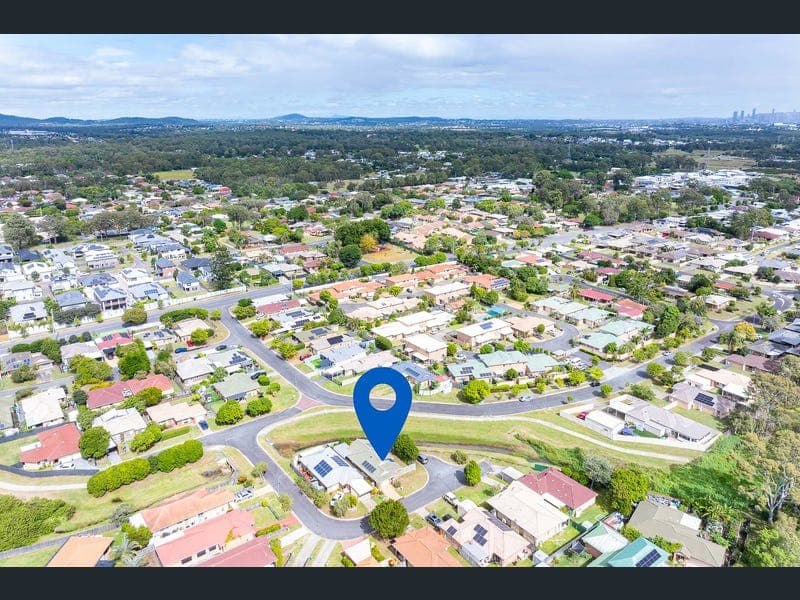8 Grevillea Place, Wynnum West — photo 1 of 5