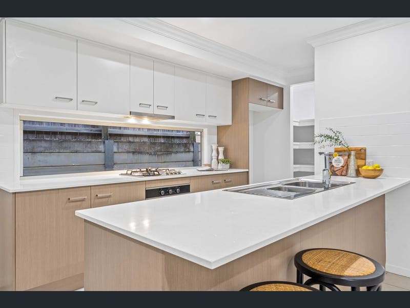 15 Brampton Crescent, Springfield Lakes — photo 1 of 5