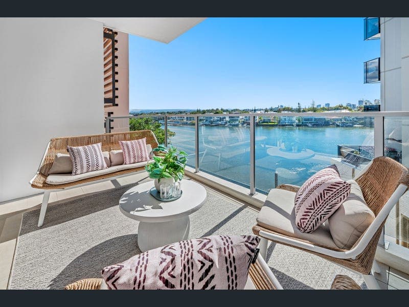 303/19 Cannes Avenue, Surfers Paradise — photo 1 of 5