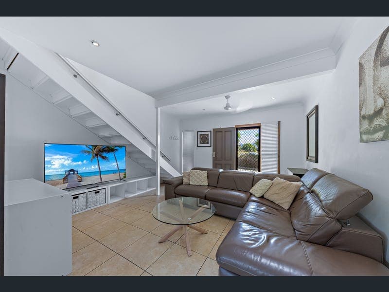 1/11 Tropic Road, Cannonvale — photo 1 of 5
