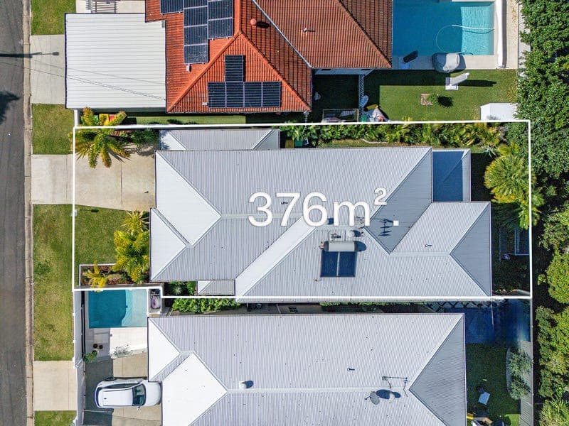 14A Raymond Avenue, Bundall — photo 1 of 5