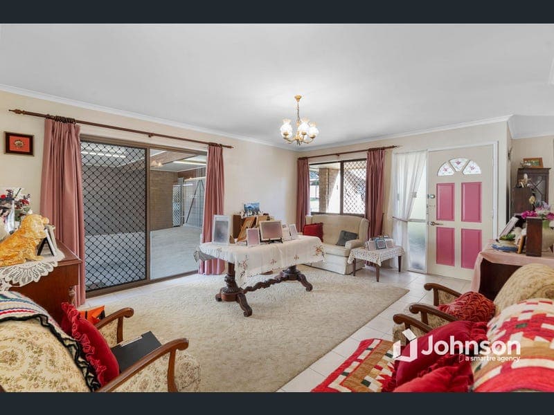 8 Reerden Street, Collingwood Park — photo 1 of 5
