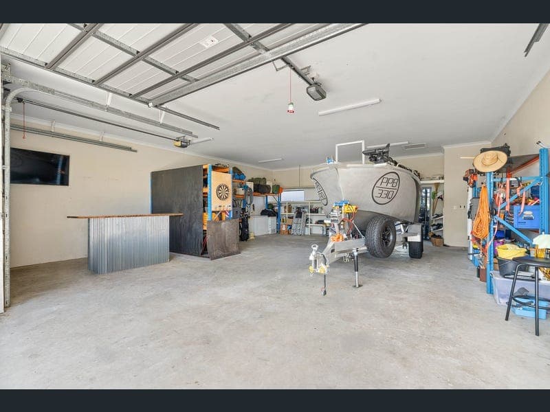 60 Victor Avenue, Glenella — photo 1 of 5
