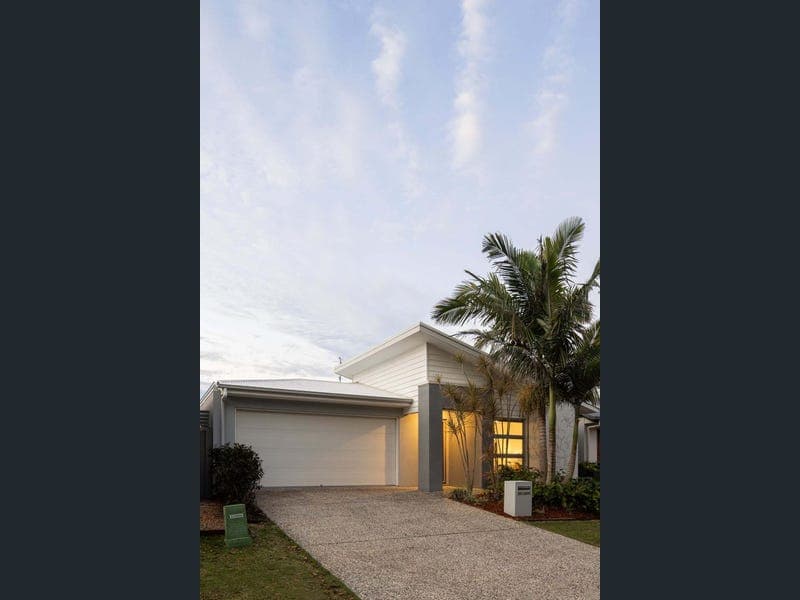 138 Spinnaker Boulevard, Newport — photo 1 of 5