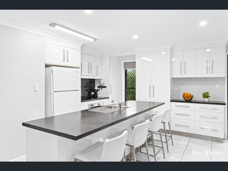1 Brigalow Place, Lammermoor — photo 1 of 5