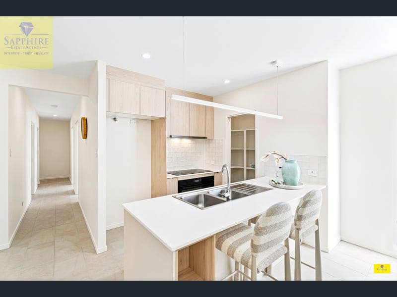7 Peace Court, White Rock — photo 1 of 5