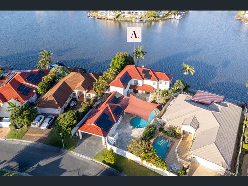 32 Montevideo Drive, Clear Island Waters — photo 1 of 5