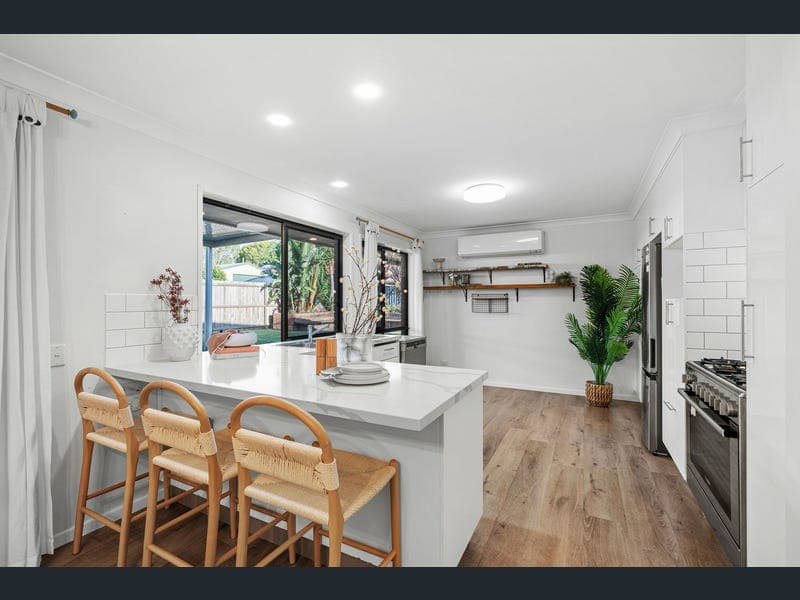 16 Teraglin Street, Manly West — photo 1 of 5