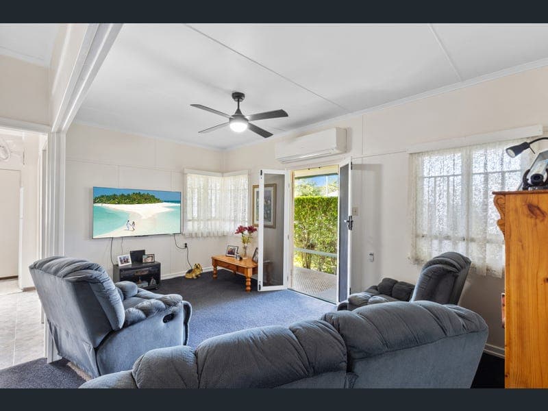 8 Hart Street, Beaudesert — photo 1 of 5