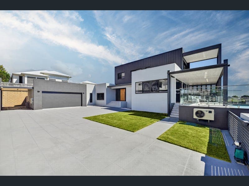 11 Cashell Crescent, Bushland Beach — photo 1 of 5